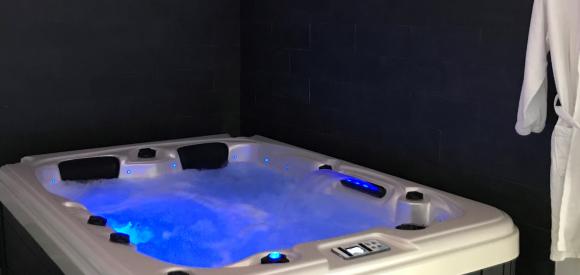 Loveroom avec spa privatif proche Mont Saint Michel