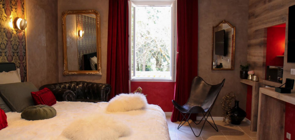 Chambre avec jacuzzi dans un chateau, Var