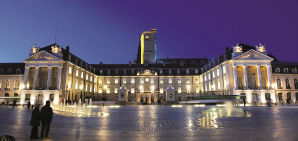 Appartement sensuel et coquin avec balnéothérapie, centre historique de Dijon