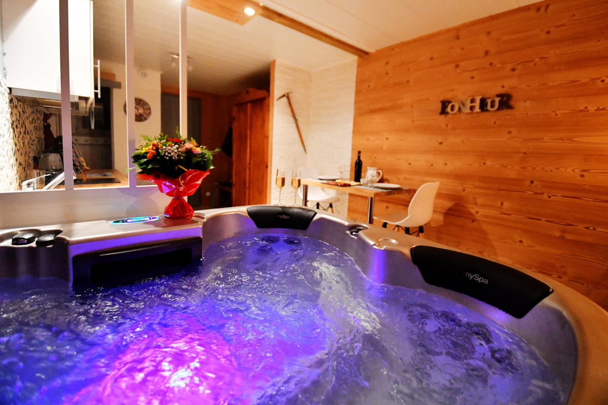 Location de chalet pour le ski avec jacuzzi privatif intérieur ou