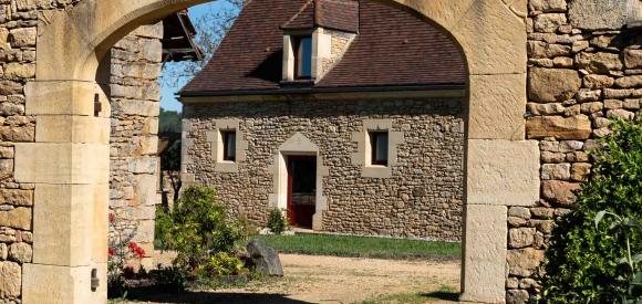 Logement de charme avec espace méditation, piscine intérieure, jacuzzi, hammam Sarlat