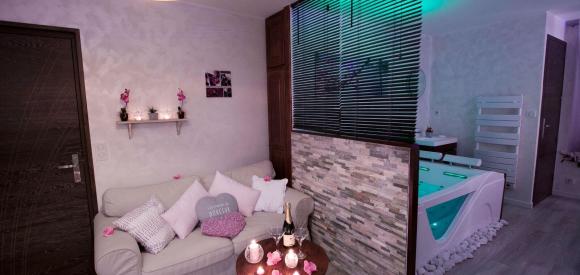 Love room de luxe avec jacuzzi et hammam privatifs proche Toulon