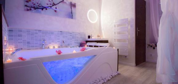 Love room de luxe avec jacuzzi et hammam privatifs proche Toulon