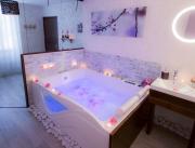 Love room de luxe avec jacuzzi et hammam privatifs proche Toulon - 18