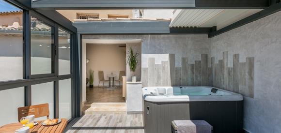 Nuit étoilée, appartement avec Jacuzzi privé sur les toits de l'Isle sur la Sorgue, à proximité d'Avignon