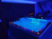 Suite industrielle avec jacuzzi privatif, Istres - 1