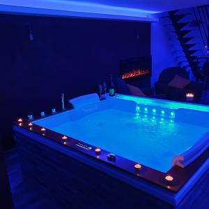 Suite industrielle avec jacuzzi privatif, Istres