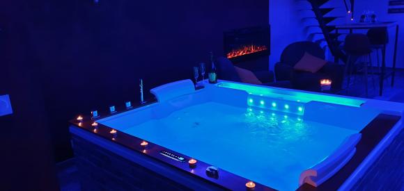 Suite industrielle avec jacuzzi privatif, Istres