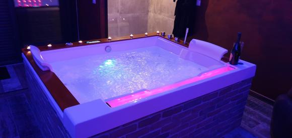 Suite industrielle avec jacuzzi privatif, Istres