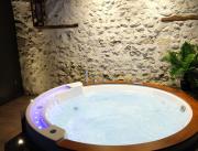 Suite avec spa , Charme, Balnéo Jacuzzi privatif, Proche Royan - 1