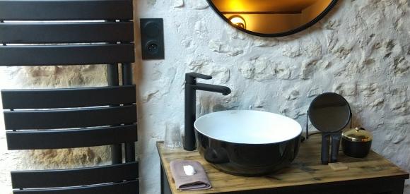 Suite avec spa , Charme, Balnéo Jacuzzi privatif, Proche Royan