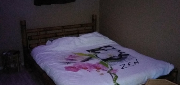 Chambre zen avec spa privatif et fauteuil massant, Beaucaire