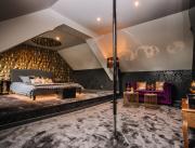 Suite love avec spa et sauna dans son ambiance baroque, proche Rennes - 1