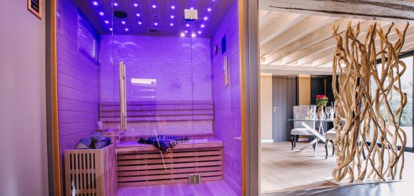 Suite love avec spa et sauna dans son ambiance baroque, proche Rennes