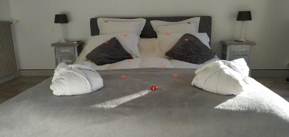 Love room avec jacuzzi, proche Sarlat