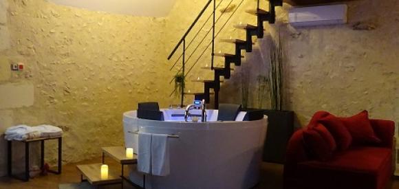 Magnifique gite romantique et sexy pour amoureux, spa, lit rond à Tours