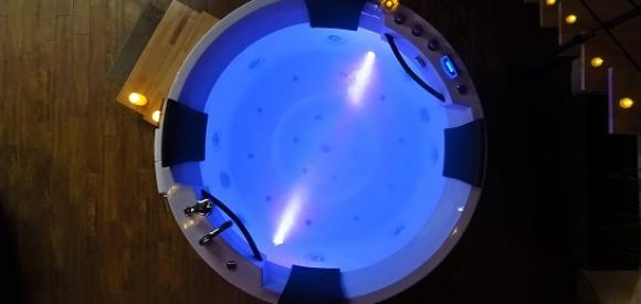 Magnifique gite romantique et sexy pour amoureux, spa, lit rond à Tours