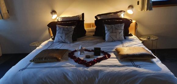 Magnifique suite avec spa, hammam, sauna et cheminée privatifs, Epernay