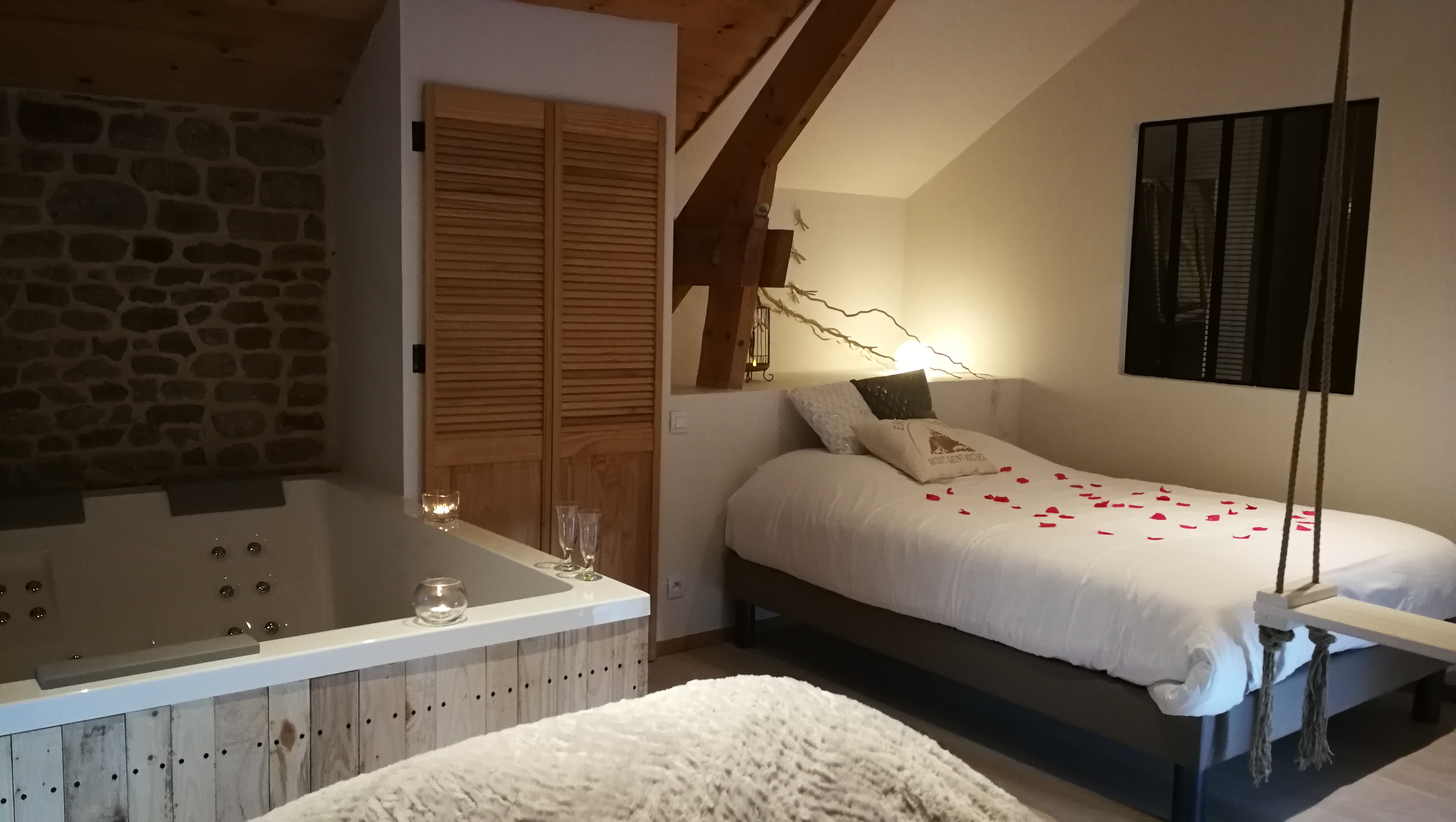Week end En Amoureux Avec Jacuzzi Mont Saint Michel Aux portes du mont Saint Michel, logement romantique - Introuvable