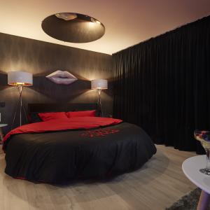 Suite romantique avec jacuzzi privatif pour une soirée en amoureux à  Pornichet, Baie de La Baule