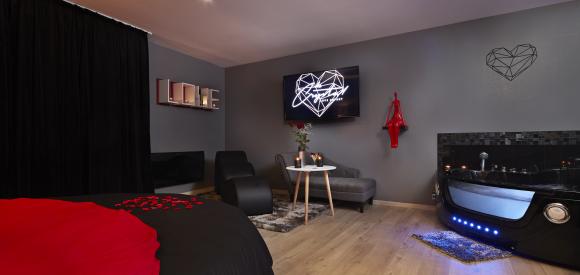 Suite romantique avec jacuzzi privatif pour une soirée en amoureux à  Pornichet, Baie de La Baule