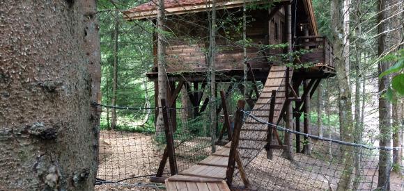 Cabane perchée en pleine nature, cadre exceptionnel en Savoie