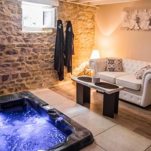 Gîte luxueux avec jacuzzi privatif et piscine proche de Rennes