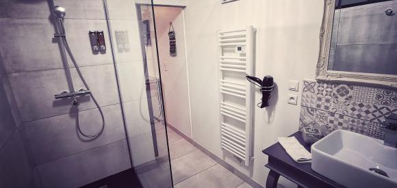 Gîte luxueux avec jacuzzi privatif et piscine proche de Rennes