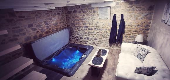 Gîte luxueux avec jacuzzi privatif et piscine proche de Rennes