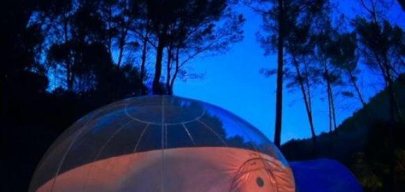 Dormir la tête dans les étoiles, dans une bulle, Var