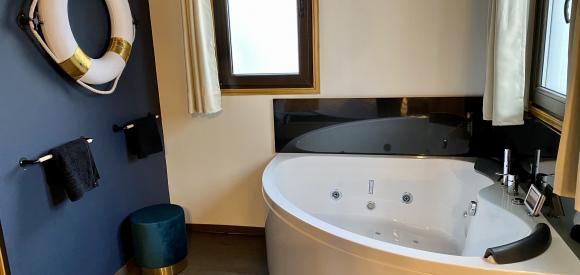 Magnifique suite avec spa, hammam, sauna et cheminée privatifs, Epernay