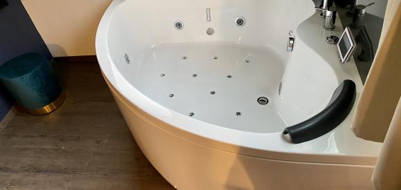 Magnifique suite avec spa, hammam, sauna et cheminée privatifs, Epernay