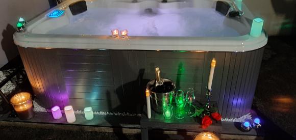 Séjour romantique en amoureux avec Jacuzzi et Sauna privatif dans maison indépendante àYchoux, proche Biscarrosse
