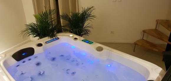 Suite à l'ambiance d'Ibiza avec jacuzzi privatif, au sud de Valence