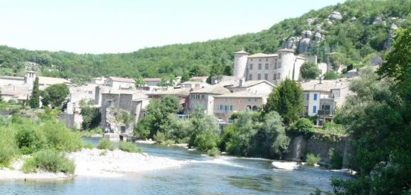 Cabane au milieu de la nature avec spa privatif, Ardèche