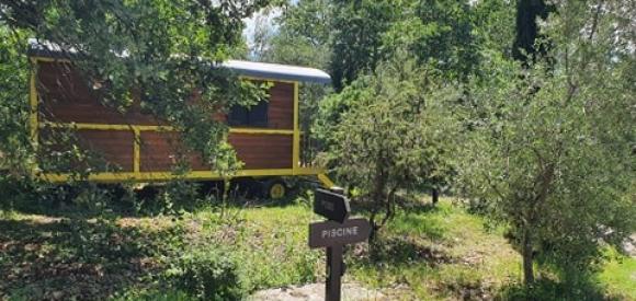 Cabane au milieu de la nature avec spa privatif, Ardèche