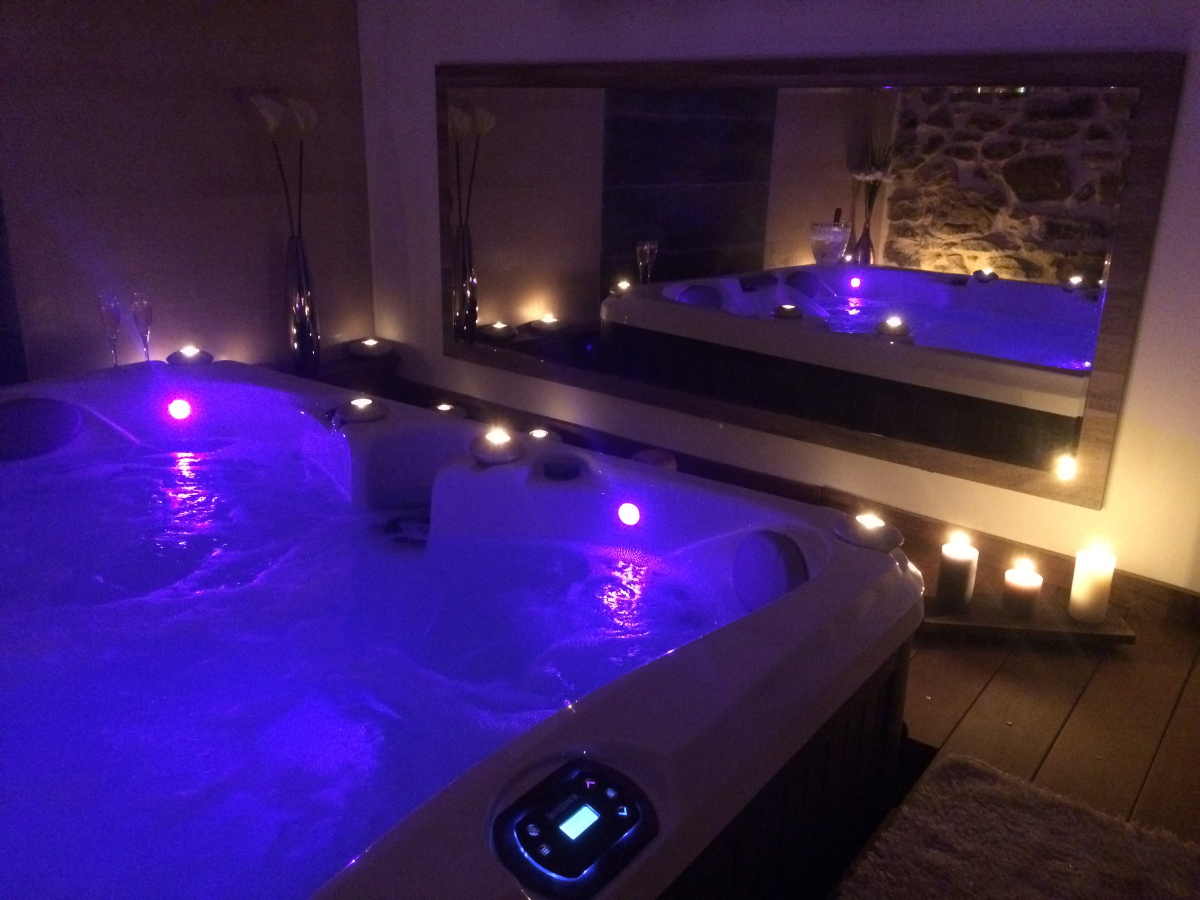 Suite romantique de 70m² avec jacuzzi XXL Nîmes