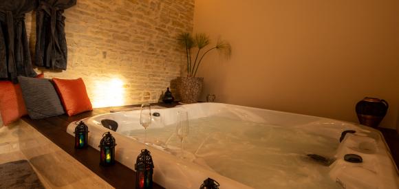 Loveroom avec jacuzzi privé - Marais Poitevin, proche Niort et La Rochelle