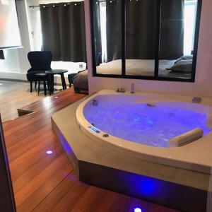 Suite avec spa privatif en centre ville, Dijon