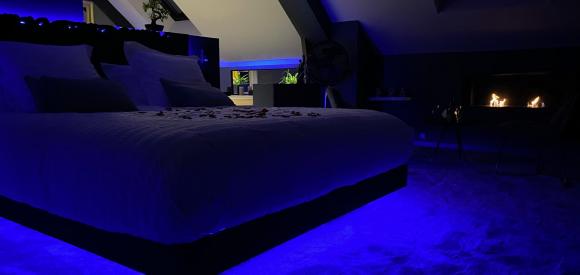 Suite de luxe avec pièce cachée coquine et bain balnéothérapie à moins d'une heure de Paris, Normandie