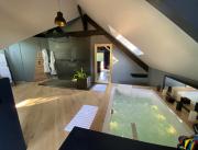 Suite de luxe avec pièce cachée coquine et bain balnéothérapie à moins d'une heure de Paris, Normandie - 4